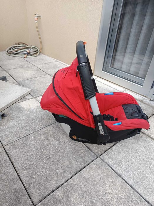 Vendo conjunto de transporte para bebé.