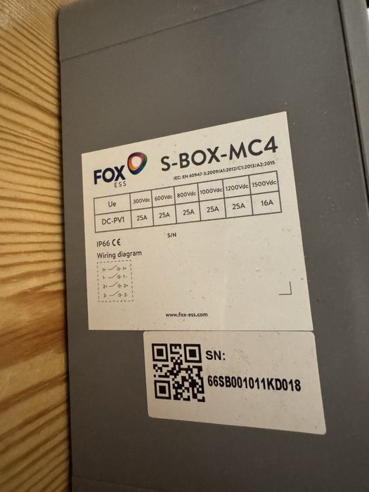 Протипожежний вимикач для сонячних батарей FOX S-Box