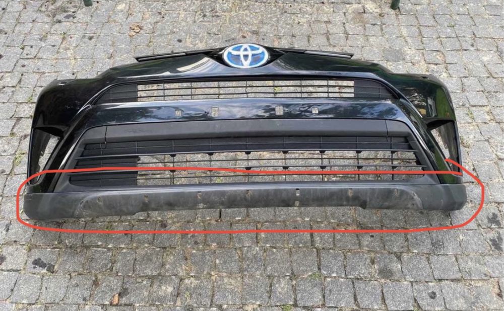 Накладка губа переднього бампера Toyota Rav4 Европа 2015-2018