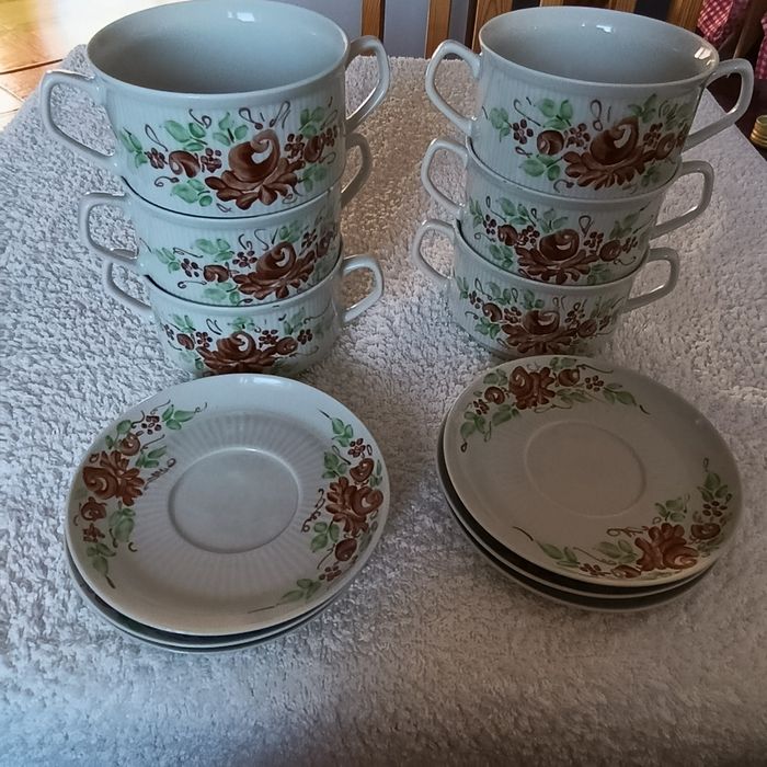 Bulionówki z podstawkami, ręcznie malowane, Chodzież. 6 szt.