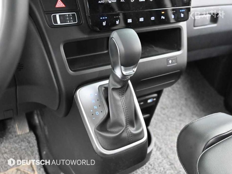 Hyundai Staria 2023 2.2 CRDi Modern (9 місць) — Для сім'ї та подорожей!