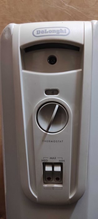 Б/В Олійний обігрівач Delonghi S770715