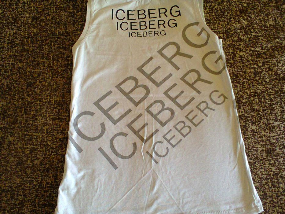 Футболка белая, с принтом, новая, 200 грн