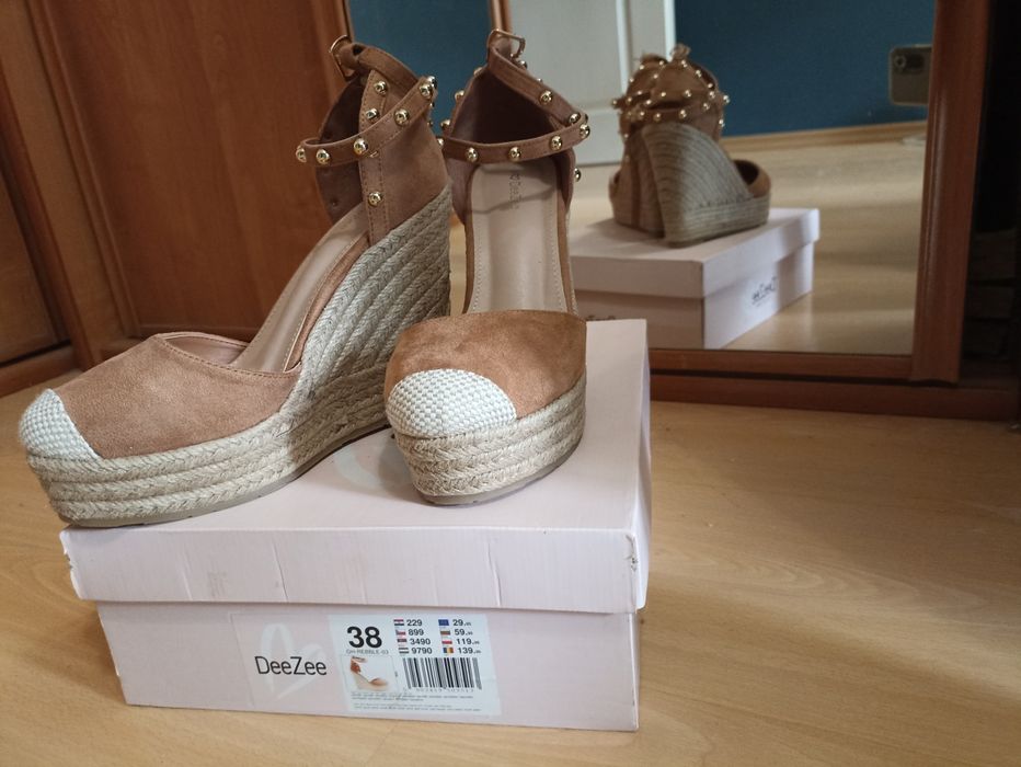 Karmelowe Koturny (sandały) rozm. 38 nowe