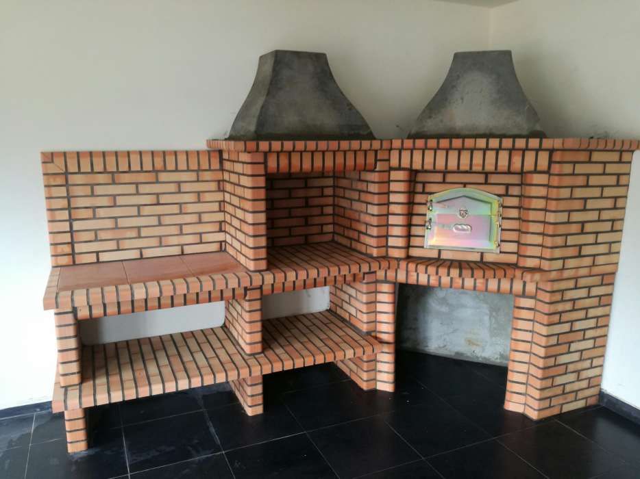 Churrasqueira com forno de lenha