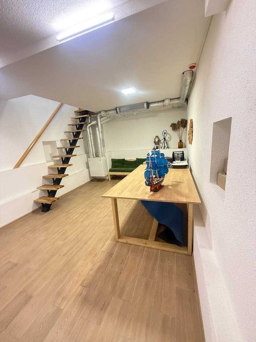 Продаж комерційного приміщення 76 кв.м. в р-ні Поділля - Слов'янка.