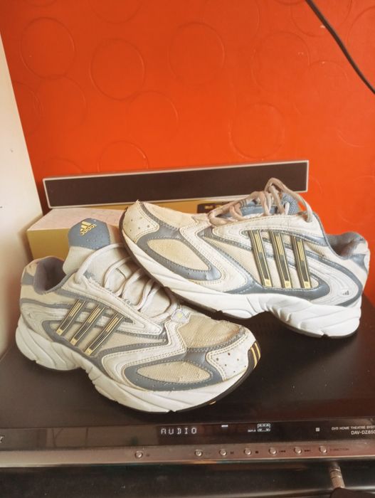 Женские кроссовки