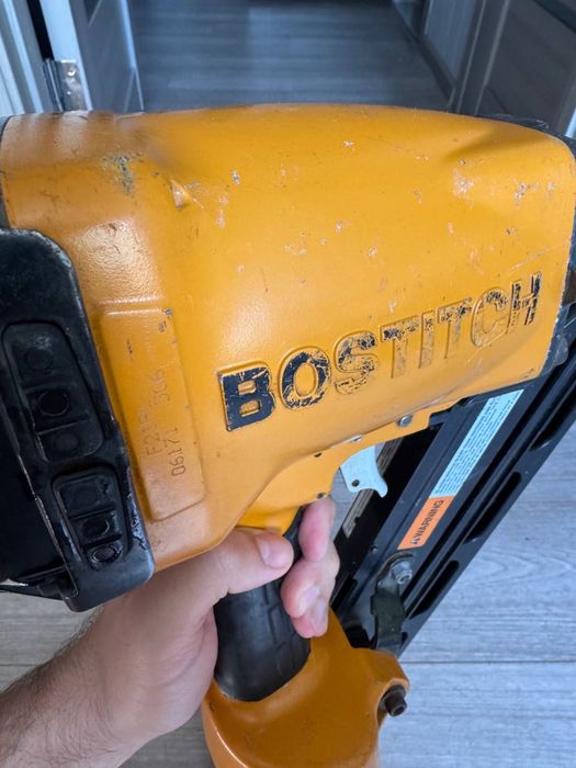 Пістолет цвяхів пневматичний Bostitch F21PL