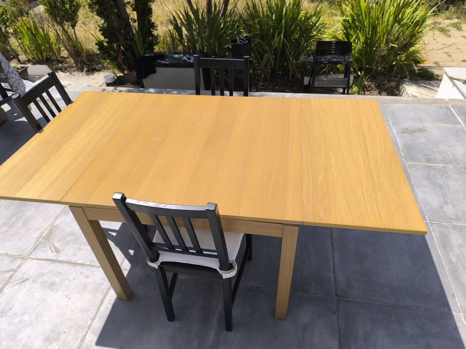 Mesa extensível e cadeiras IKEA