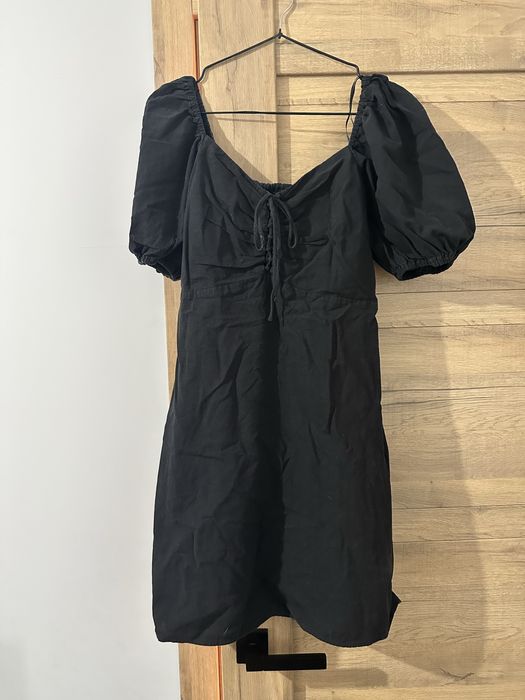 Чорна сукня H&M з об'ємними рукавами, розмір S