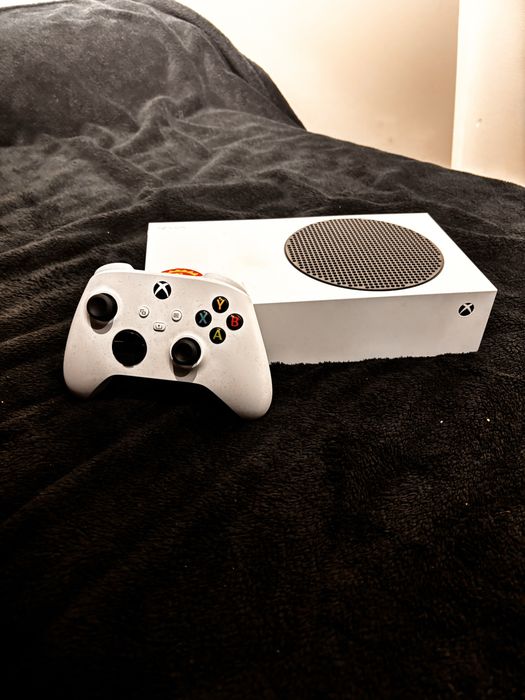 Xbox serie s (plus pad i gry z doplatą)