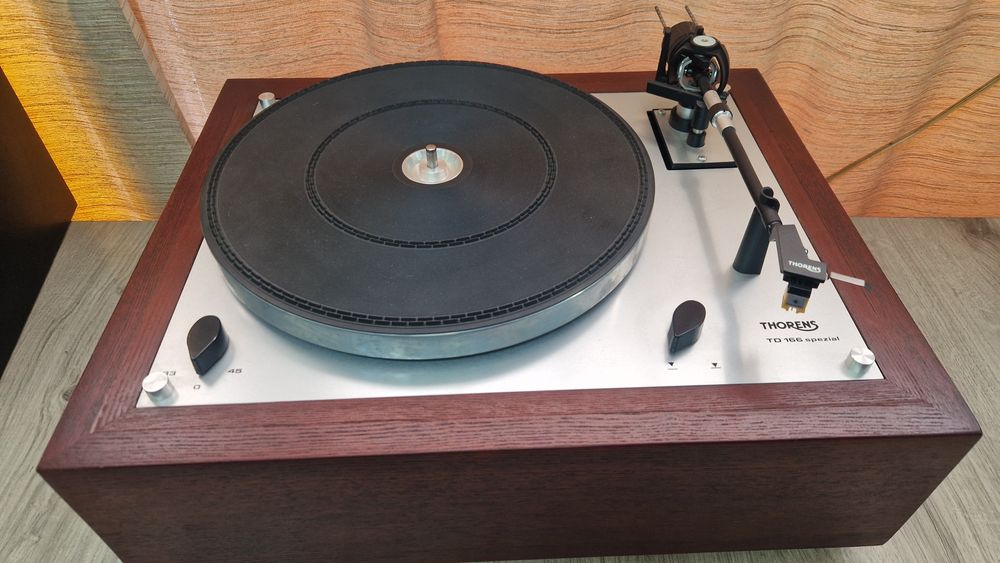 Програвач вінилу Thorens TD 166