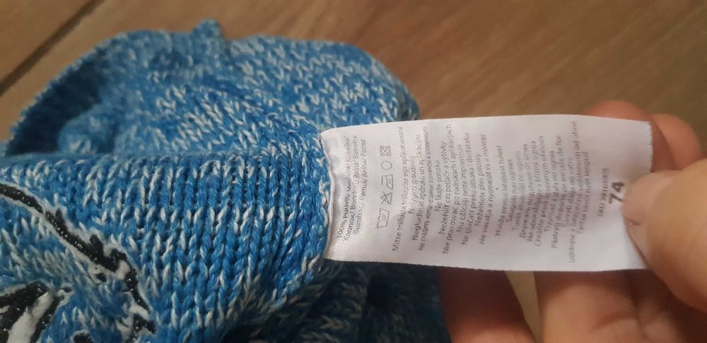 Sweterek dla niemowlaka