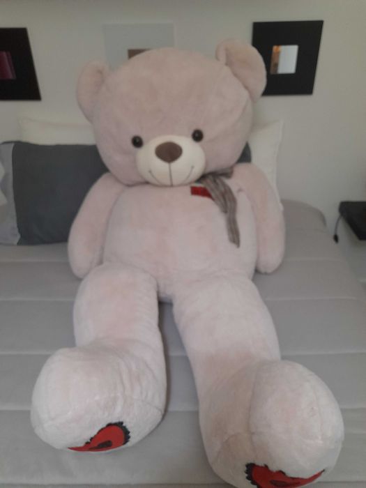 Lindo urso de peluche