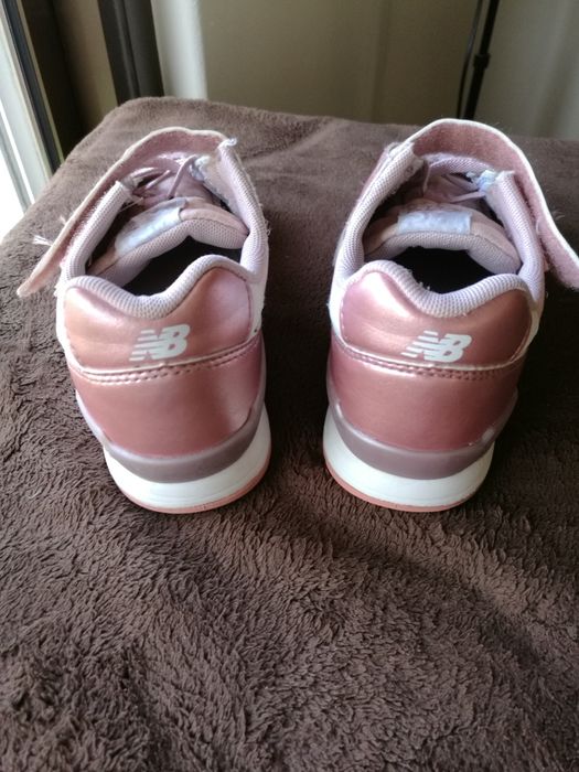 Tênis NEW BALANCE e Heelys 35