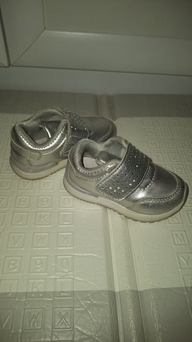 Кросівки на дівчинку