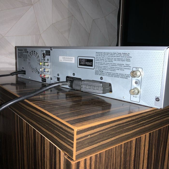 Magnetowid VHS Panasonic DMR-ES30V HI-Fi nagrywarka DVD przegrywanie