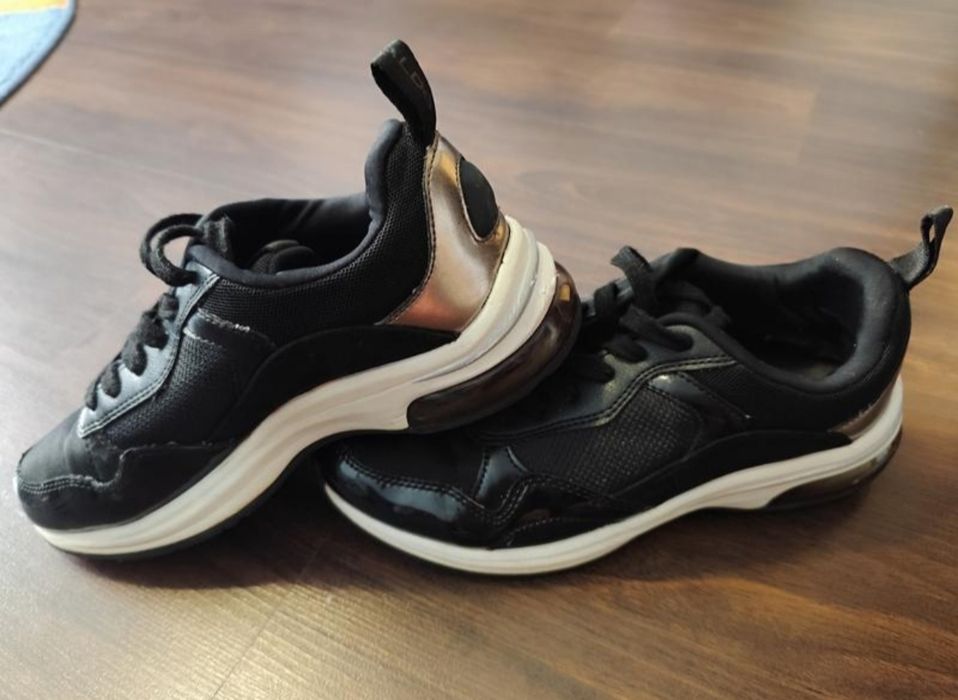 Жіночі кросівки 37 р Aldo