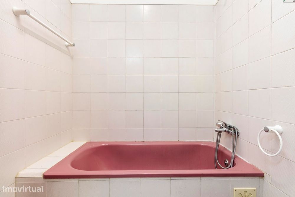 Apartamento T1 c/ Varanda e Marquise, a 550m da Praia, na Costa da Cap
