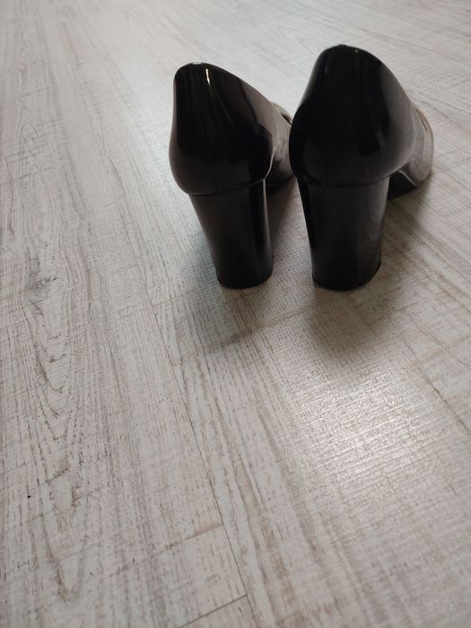 Туфлі жіночі лакові