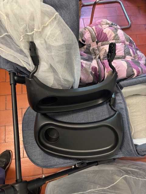 Carrinho de gemeos de zero ate 5 anos. Completo