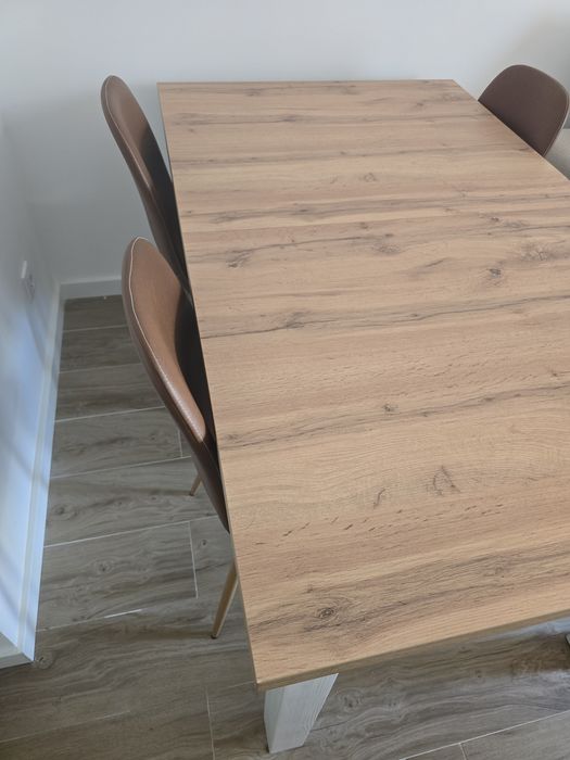 Mesa de Jantar Markskel + 4 cadeiras