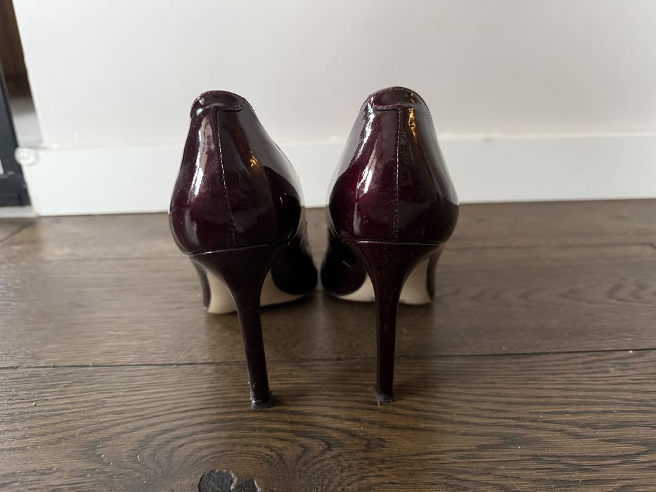 Śliwkowe szpilki Bravomoda.