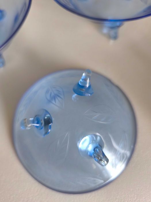 Conjunto de taças em vidro azul