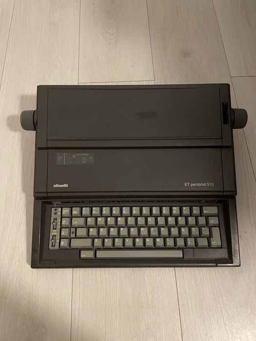Máquina de Escrever Eléctrica Olivetti ET 510