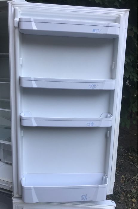 Ящики, полички, терморегулятор для холодильника indesit SB200.027