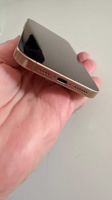 Używany iPhone 16 Pro Max 256GB tytan pustynny, bateria 90%, pudełko