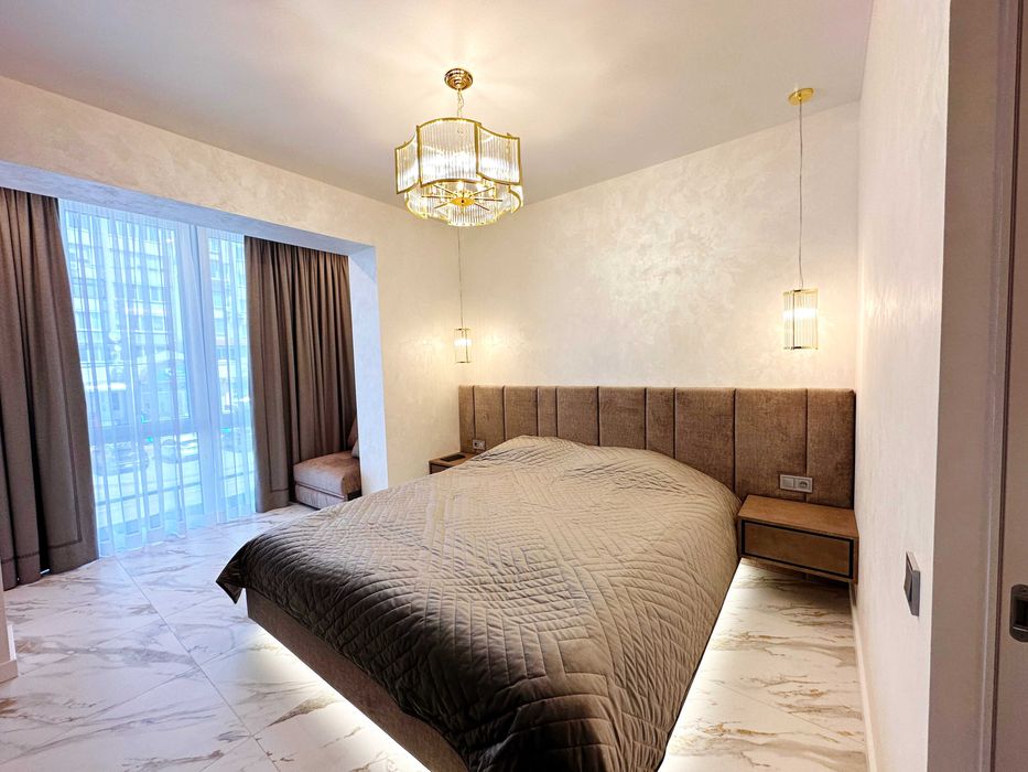 Квартира в центрі з дорогим ремонтом клубний будинок