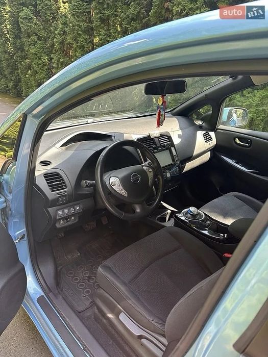Продам електромобіль Nissan leaf