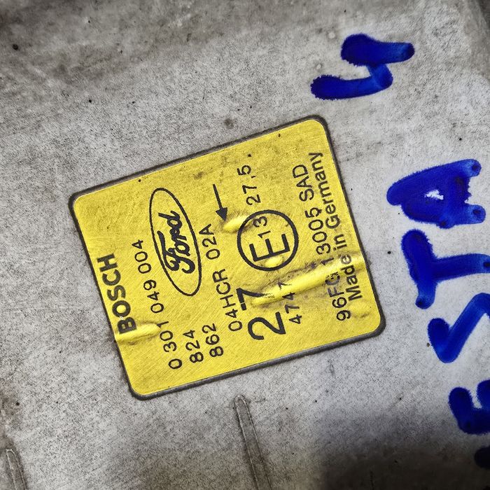 Фари передні Ford Fiesta Mk4 95-99r 0301049004  0301049003