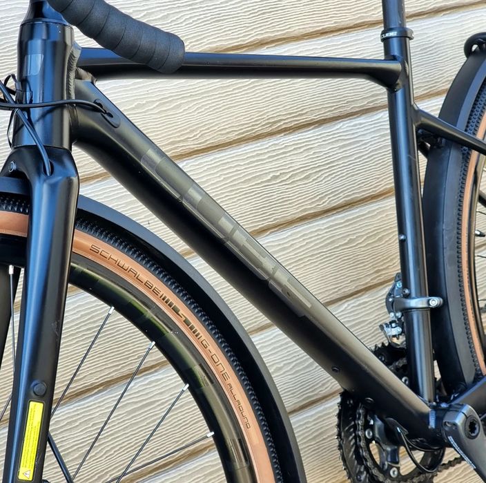 28 CUBE NUROAD GRAVEL Вилка CARBON. Shimano Claris. Disc. Світло LED