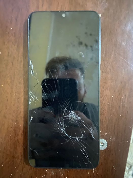 Redimi A2 usado não e novo tem o ecrã partido vendo porque tenho outro