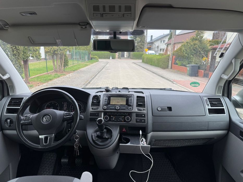 Volkswagen Caravelle 2.0TDI 180km Xenon Navi El.Drzwi Niski Przebieg !!
