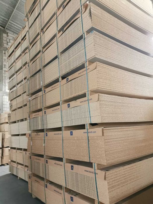 PŁYTA WIÓROWA BIAŁA / 18 / 2800x2070 / 1 KLASA