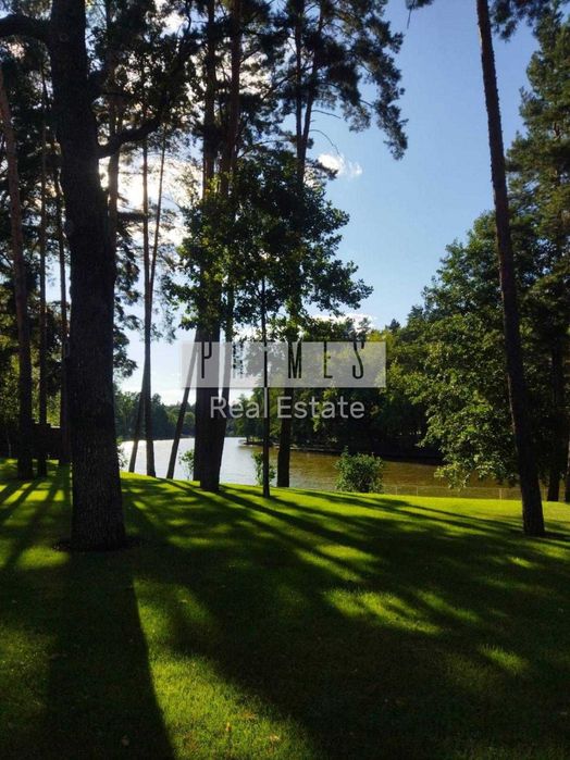 ПРОДАЖ будинок 870 м2 з басейном! Прямий вихід до води! Перша лінія! Сосни, ліс. Стоянка. Буча
