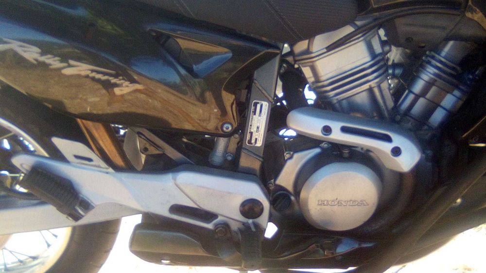 Honda Transalp 650cc,como nova, punhos aquecidos,faróis auxiliares,mala,banco em gel,proteção para o motor,espelho alto e  revisão feita recentemente.