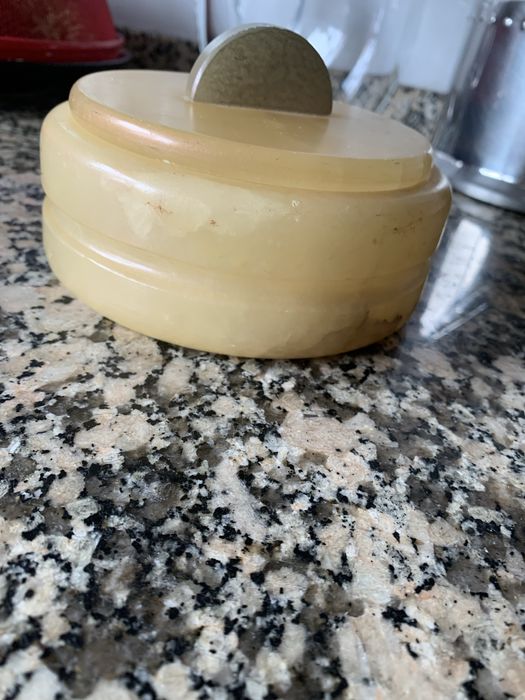 Caixa ou guarda joias em alabastro