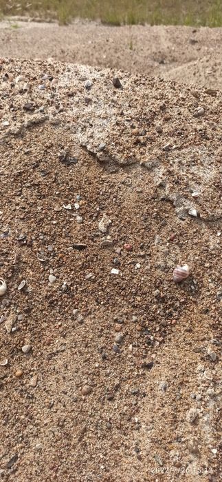 Ziemia czarnoziem przesiewany otoczaki piasek żwir  kopanie stawów