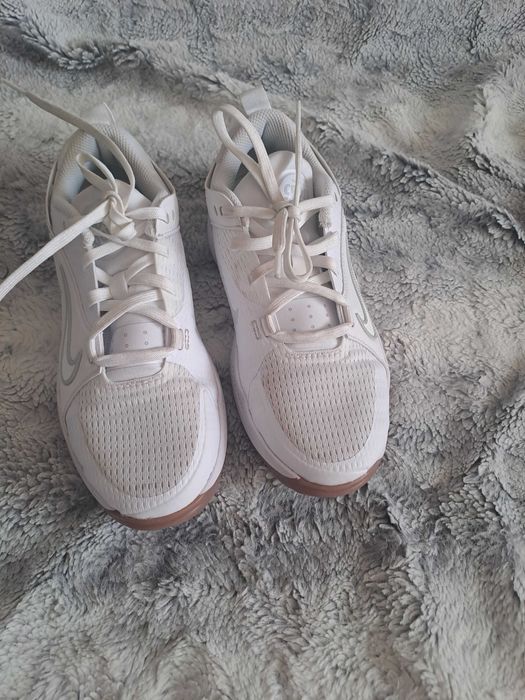 Buty sportowe dla dzieci Nike Crosscourt rozmiar 35 (22cm). Jak nowe.