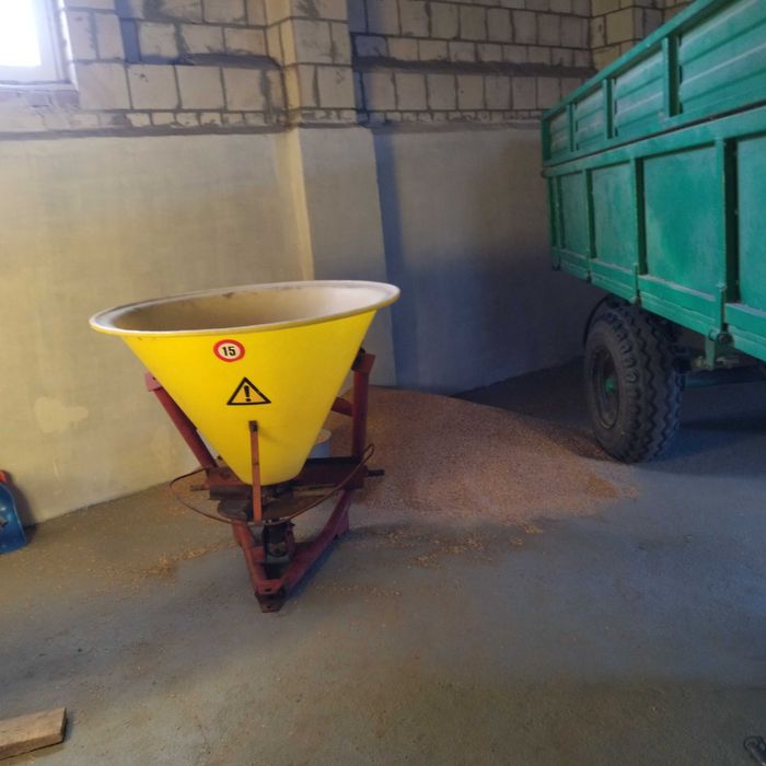 lejek grass-rol rozsiewacz nawozow opryskiwacz wywrotka przyczepa D45