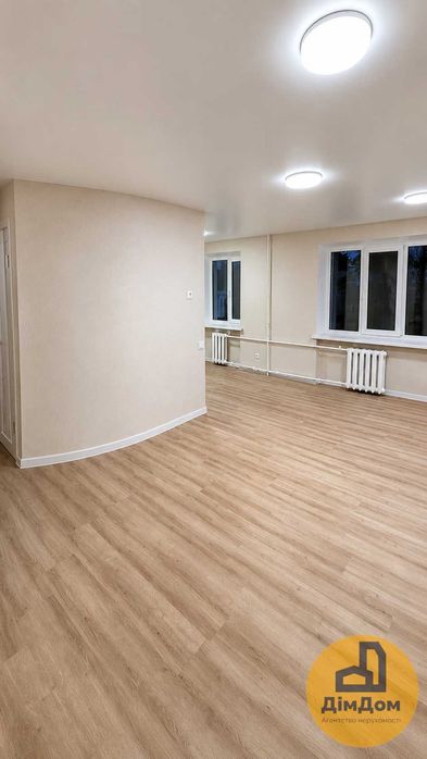 Продаж 1 -кімнатної квартири / просп. Леоніда Каденюка, 5/2 / Дарницька площа / м. Чернігівська