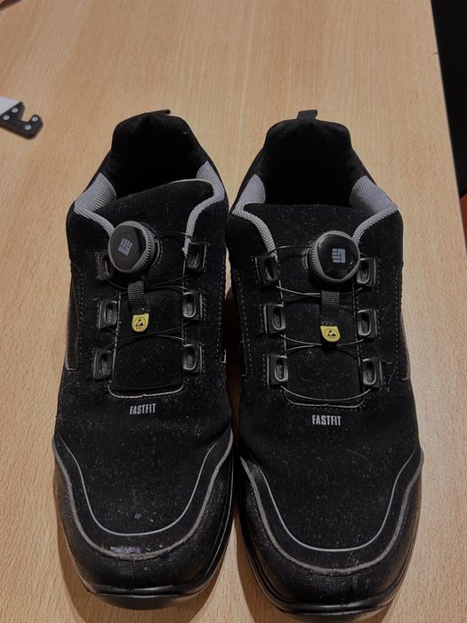 Sapatos com biqueira de aço