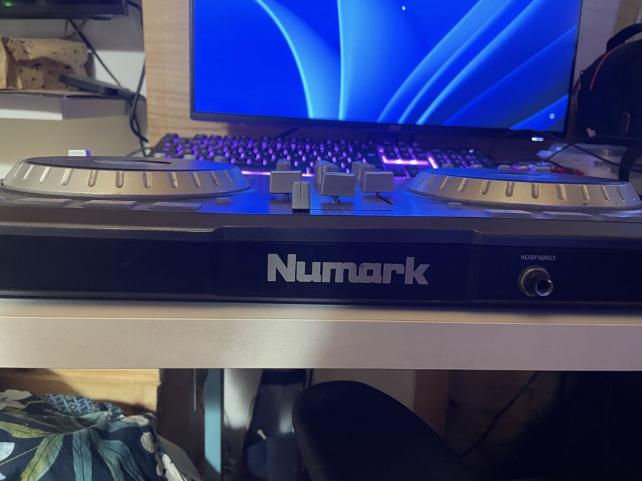 Numark Mixtrack Pro Controller446627694448496641