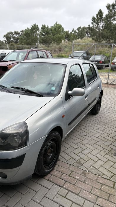 Clio com ar condicionado