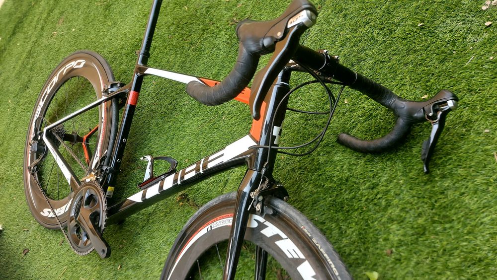 Cube Attain Carbono t56