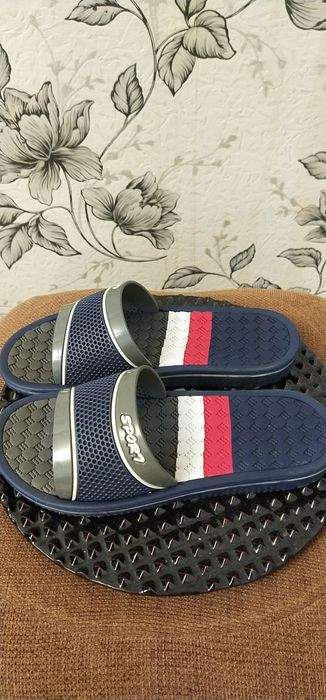 Шльопанці пляжні